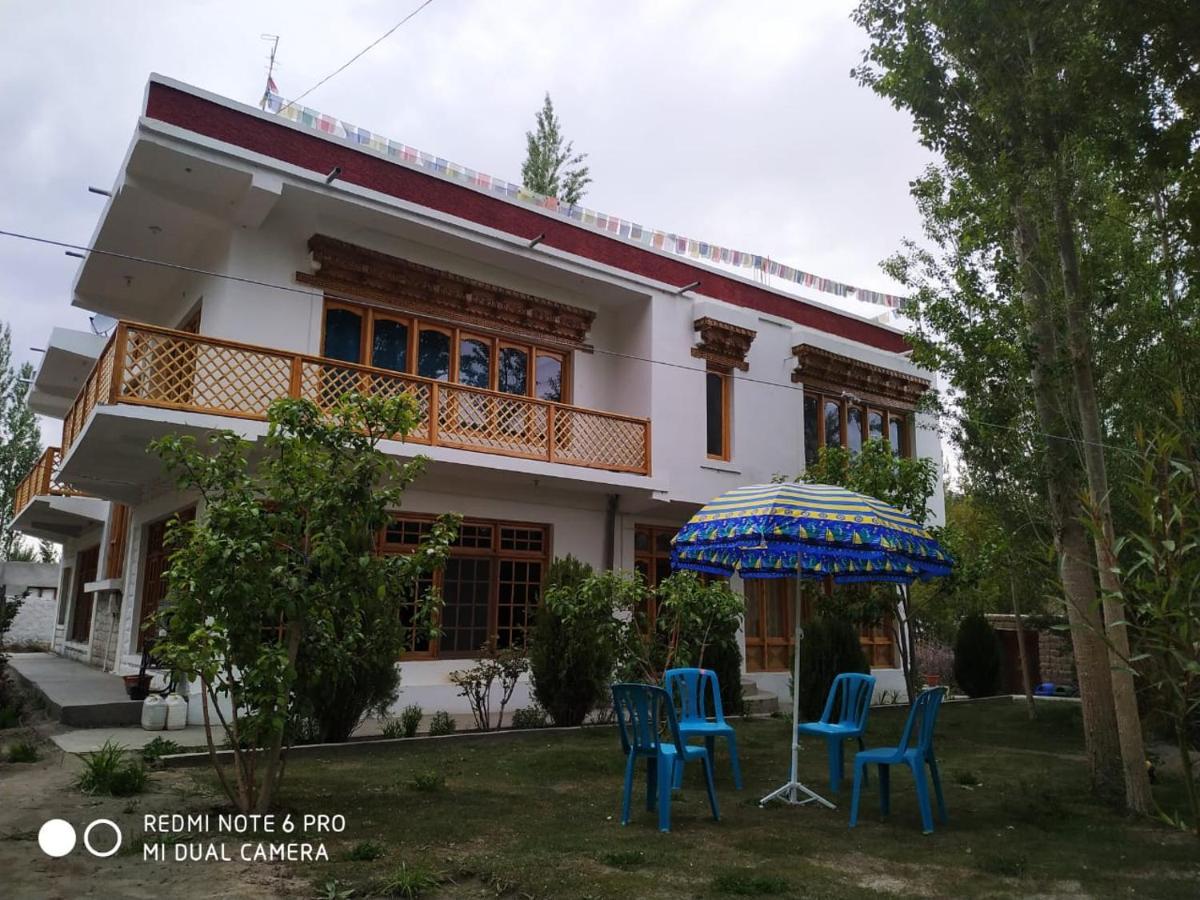 Otsal Guest House Nubra Deskit Exteriör bild